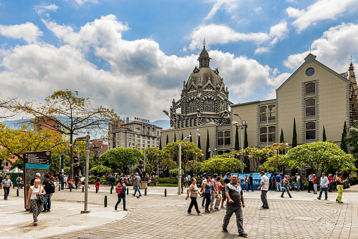 Mejores cosas que hacer en Medellín Colombia (2022): Plaza Botero y Parque Berrío