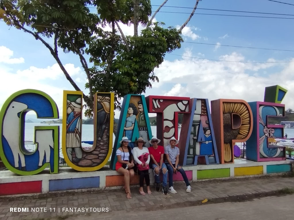 Tour A Guatapé Desde Medellín Con Visita A La Piedra El Peñón De Guatapé, ¡Comparte en familia el viernes 20 de enero de 2023!