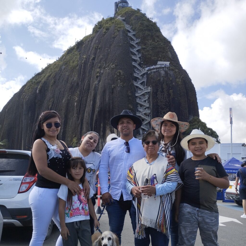 Historia de la represa de Guatapé y de la Piedra del PeñolnbspMedellin Travel by fantasytours Planes turísticos en Santa Fe de Antioquia Medellín Guatapé y Nápoles