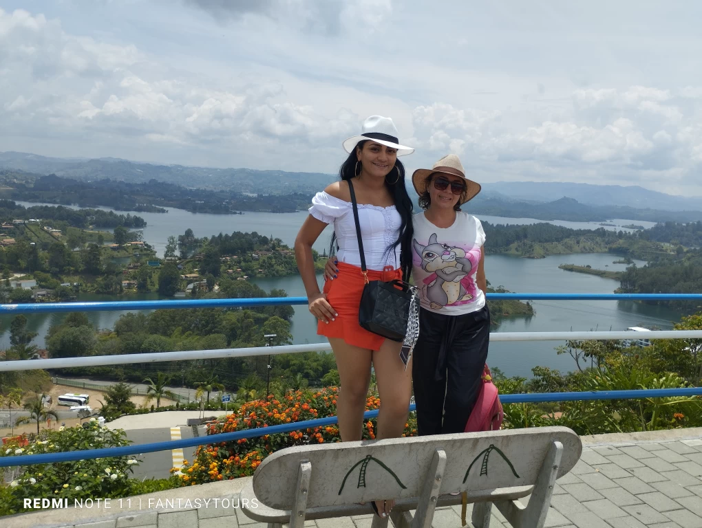 Tour A Guatapé Desde Medellín Con Visita A La Piedra El Peñón De Guatapé, ¡Empaca tu maleta y vámonos el miércoles 7 de junio de 2023!