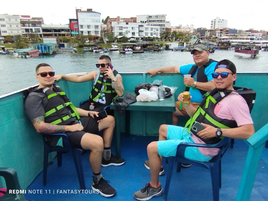 Tour A Guatapé Desde Medellín Con Visita A La Piedra El Peñón De Guatapé, ¡Vamos a disfrutarlo el jueves 27 de abril de 2023!