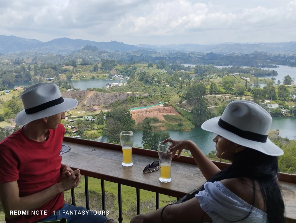 Tour A Guatapé Desde Medellín Con Visita A La Piedra El Peñón De Guatapé, ¡Descubre este destino el sábado 4 de marzo de 2023!