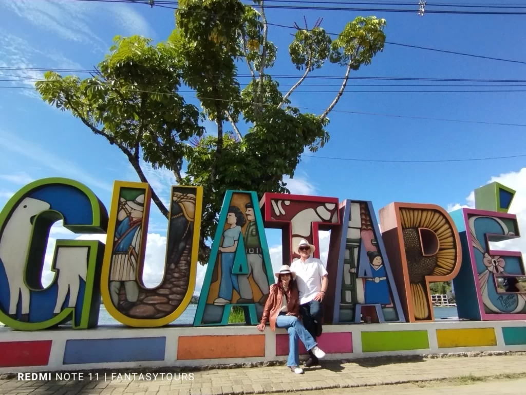 Tour A Guatapé Desde Medellín Con Visita A La Piedra El Peñón De Guatapé, ¡Empaca tu maleta y vámonos el viernes 14 de abril de 2023!