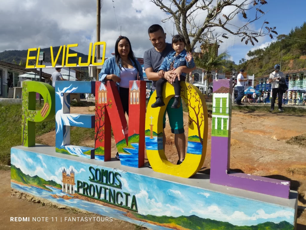 Tour A Guatapé Desde Medellín Con Visita A La Piedra El Peñón De Guatapé, ¡Viaje programado para el lunes 17 de abril de 2023!