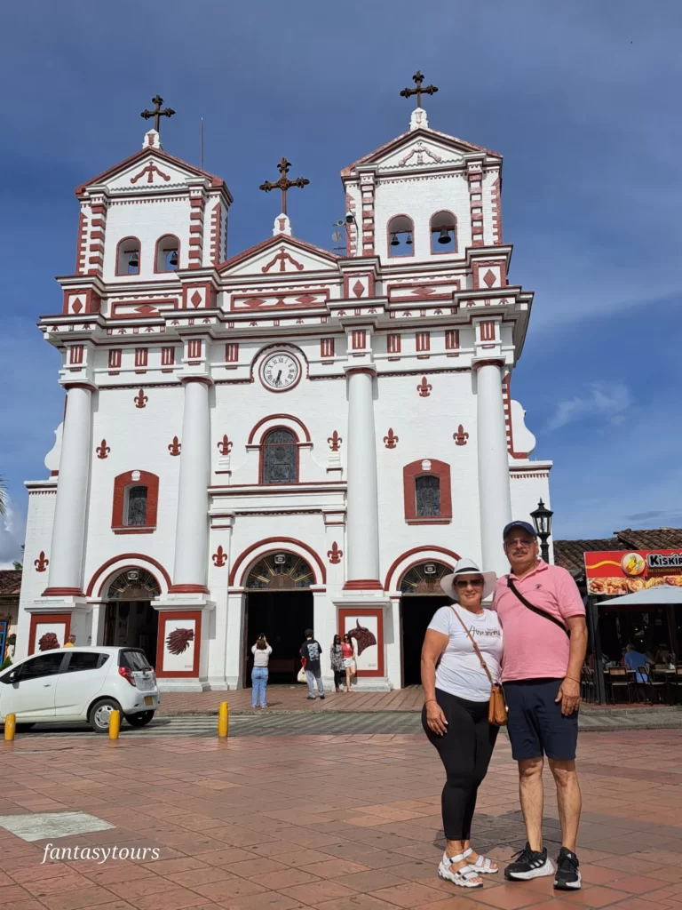 Tour A Guatapé Desde Medellín Con Visita A La Piedra El Peñón De Guatapé, ¡Vívelo este martes 15 de agosto de 2023!