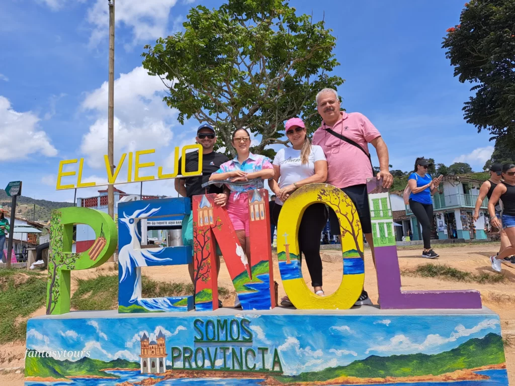 Tour A Guatapé Desde Medellín Con Visita A La Piedra El Peñón De Guatapé, ¡Viaja el martes 27 de junio de 2023!