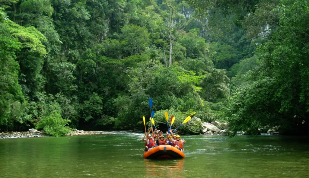 Tour A La Reserva Natural Cañón Del Río Claro Rafting Y Espeleología Empaca tu maleta y vámonos el sábado 24 de junio de 2023nbspMedellin Travel by fantasytours Planes turísticos en Santa Fe de Antioquia Medellín Guatapé y Nápoles