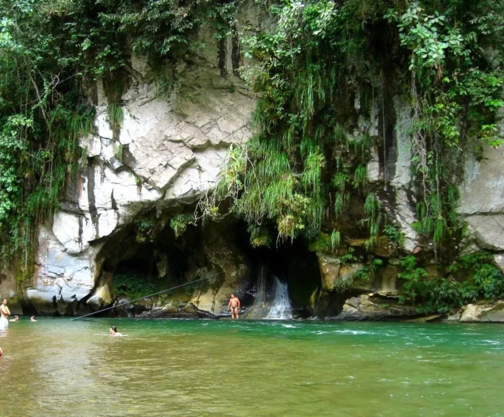 Tour A La Reserva Natural Cañón Del Río Claro: Rafting Y Espeleología, ¡Empaca tu maleta y vámonos el domingo 9 de julio de 2023!