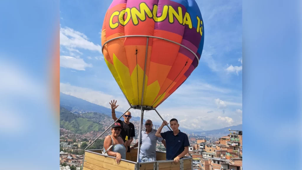 Graffitour Un Recorrido A Través De La Historia Y Transformación De La Comuna 13 De Medellín Listos para viajar el martes 8 de agosto de 2023nbspMedellin Travel by fantasytours Planes turísticos en Santa Fe de Antioquia Medellín Guatapé y Nápoles