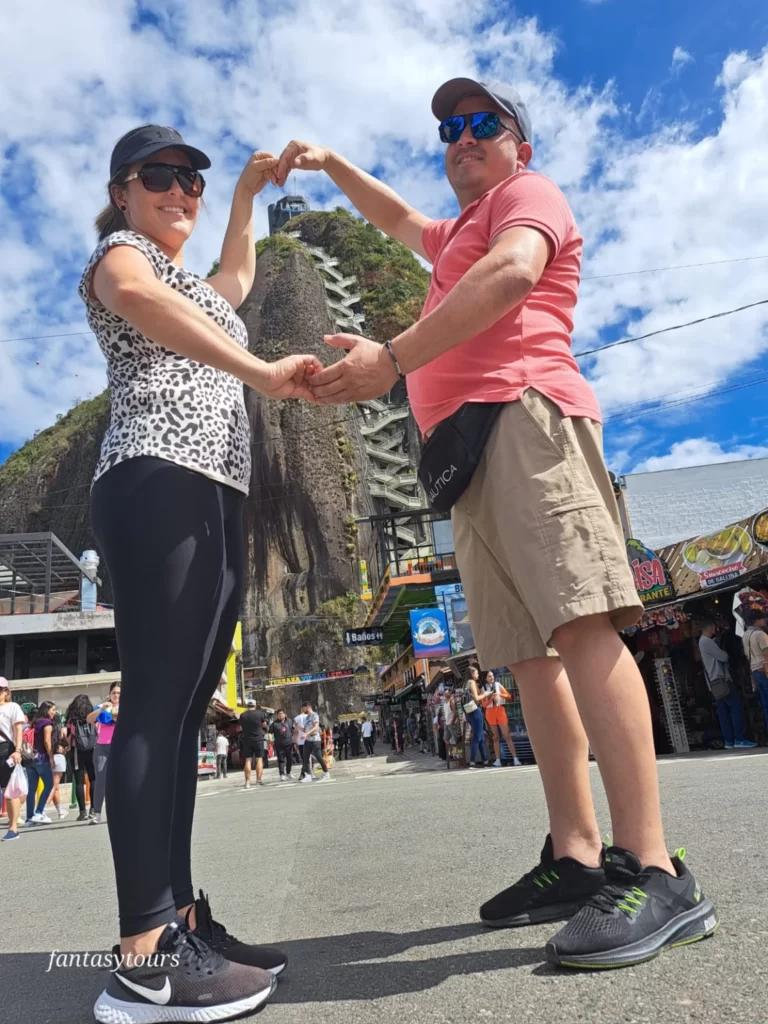 Tour A Guatapé Desde Medellín Con Visita A La Piedra El Peñón De Guatapé, ¡Empaca tu maleta y vámonos el miércoles 4 de octubre de 2023!