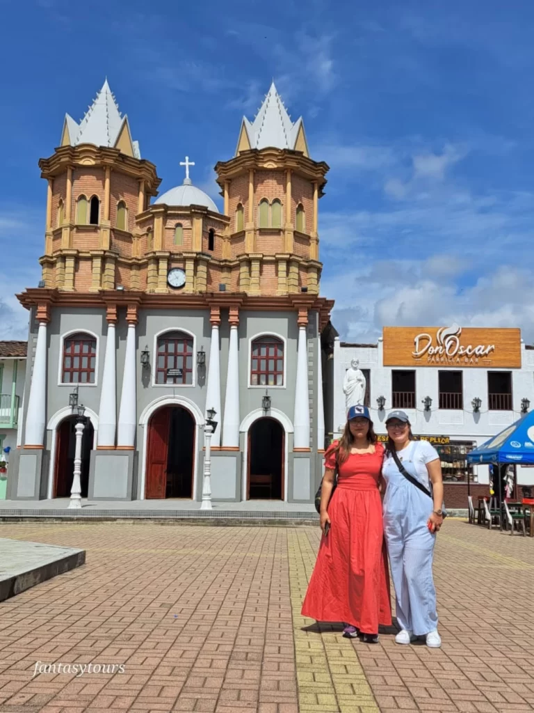 Tour A Guatapé Desde Medellín Con Visita A La Piedra El Peñón De ...