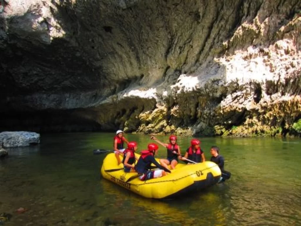 Tour A La Reserva Natural Cañón Del Río Claro: Rafting Y Espeleología, ¡Únete este sábado 6 de enero de 2024!