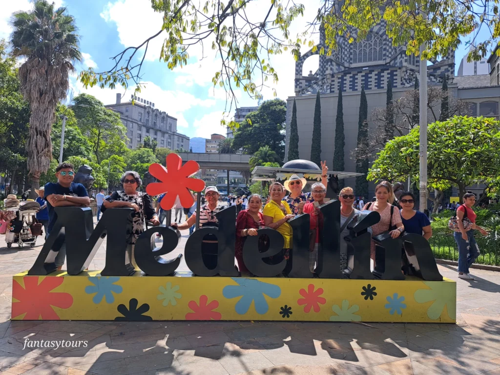 City Tour Por Medellín Conociendo La Ciudad De La Eterna Primavera Únete este sábado 10 de agosto de 2024nbspMedellin Travel by fantasytours Planes turísticos en Santa Fe de Antioquia Medellín Guatapé y Nápoles