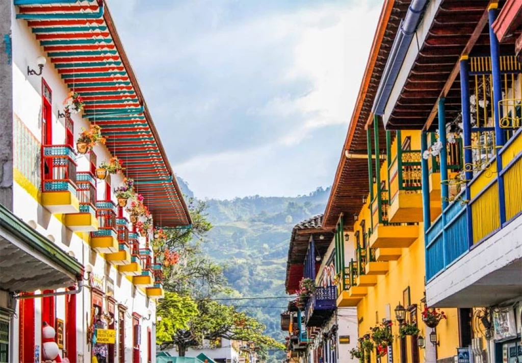 Tour A El Jardín Antioquia Acompáñanos el domingo 18 de agosto de 2024nbspMedellin Travel by fantasytours Planes turísticos en Santa Fe de Antioquia Medellín Guatapé y Nápoles