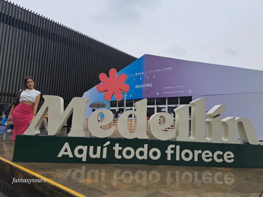 City Tour Por Medellín Conociendo La Ciudad De La Eterna Primavera Únete este lunes 4 de noviembre de 2024nbspMedellin Travel by fantasytours Planes turísticos en Santa Fe de Antioquia Medellín Guatapé y Nápoles