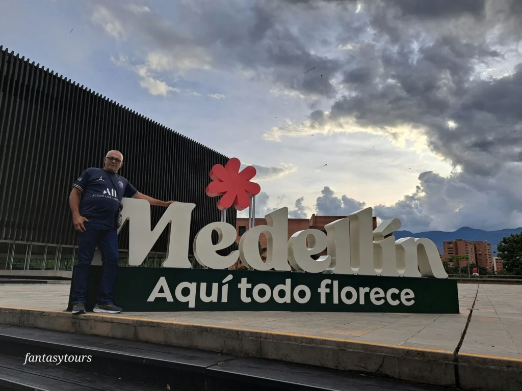 City Tour Por Medellín Conociendo La Ciudad De La Eterna Primavera Únete este miércoles 30 de octubre de 2024nbspMedellin Travel by fantasytours Planes turísticos en Santa Fe de Antioquia Medellín Guatapé y Nápoles