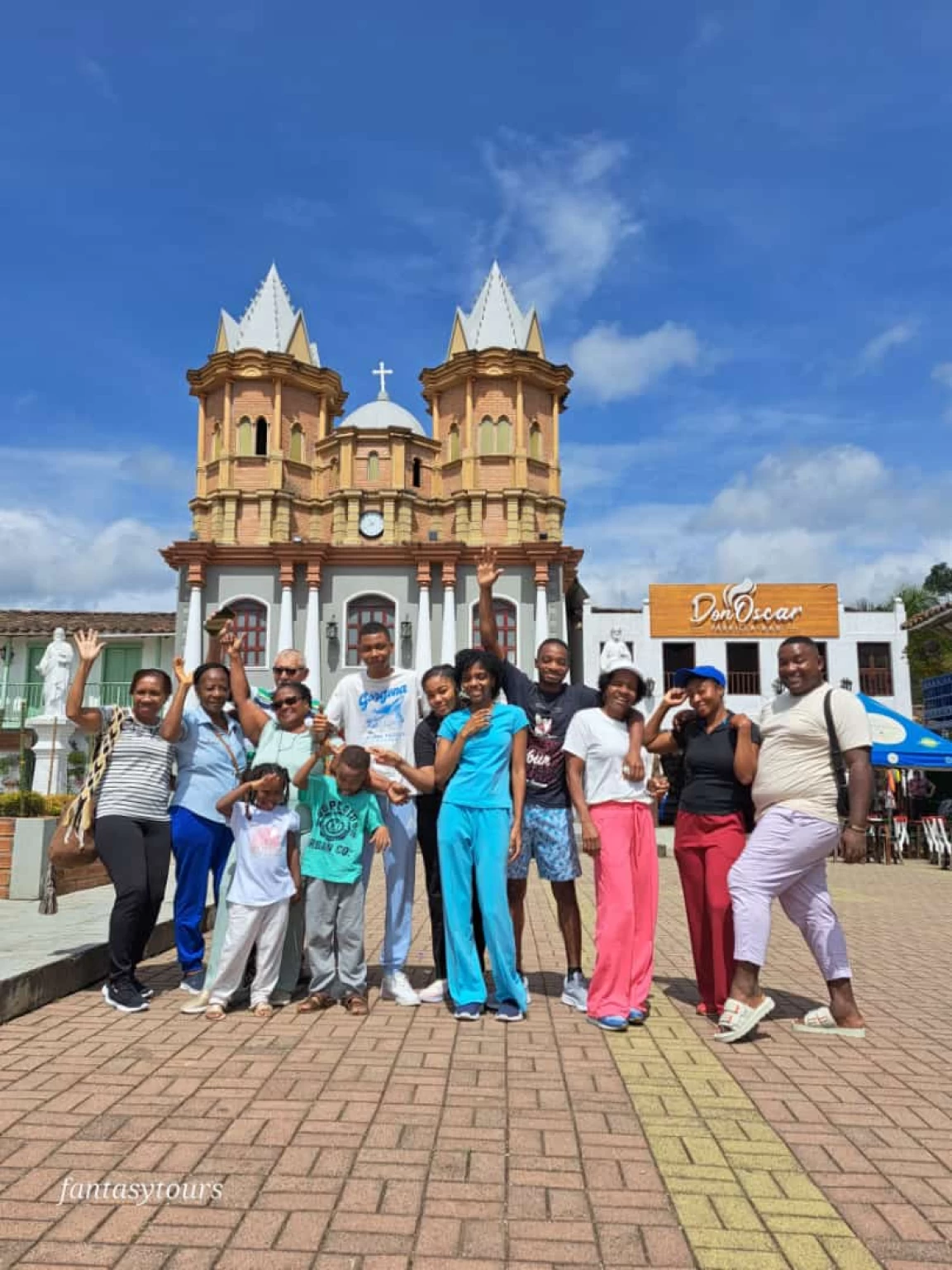 Tour A Guatapé Desde Medellín Con Visita A La Piedra El Peñón De Guatapé Vamos a disfrutarlo el jueves 31 de octubre de 2024nbspMedellin Travel by fantasytours Planes turísticos en Santa Fe de Antioquia Medellín Guatapé y Nápoles