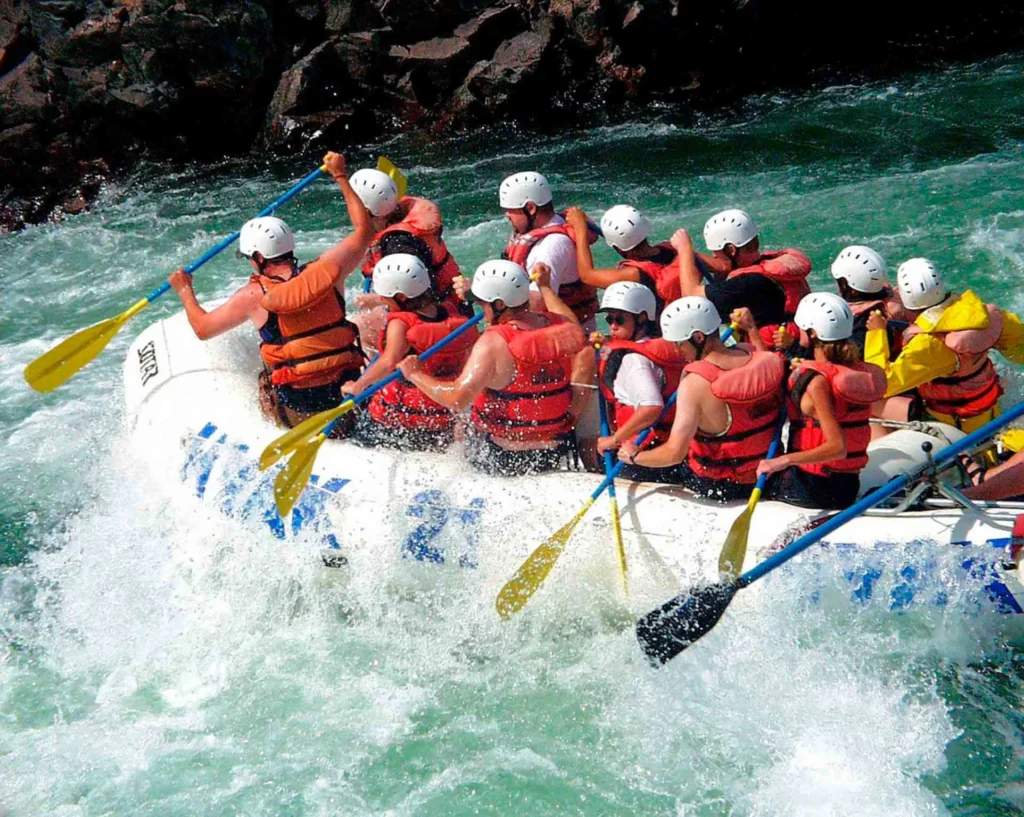 Tour A La Reserva Natural Cañón Del Río Claro: Rafting Y Espeleología, ¡Viaja el sábado 18 de enero de 2025!