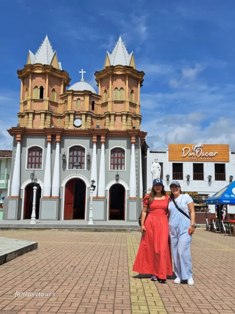 Tour A Guatapé Desde Medellín Con Visita A La Piedra El Peñón De Guatapé, ¡Vívelo este viernes 16 de mayo de 2025!