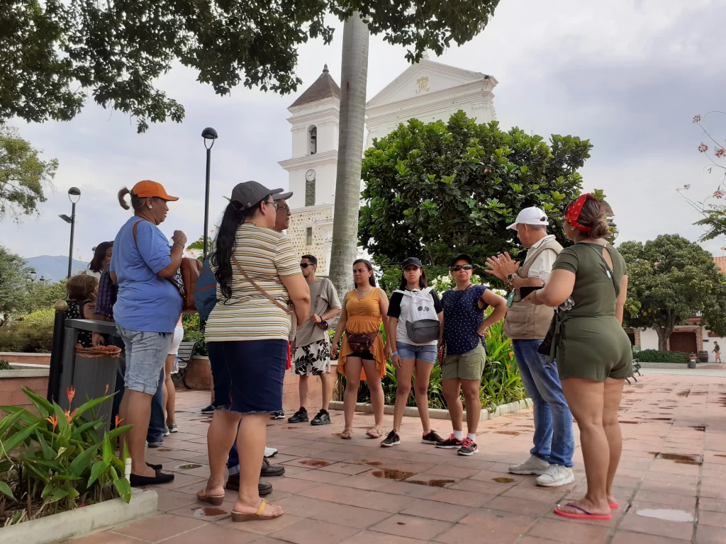 Tour Cultural Santa Fe De Antioquia Con Visita Al Puente De Occidente Y Centro Histórico, ¡Acompáñanos el jueves 12 de junio de 2025!