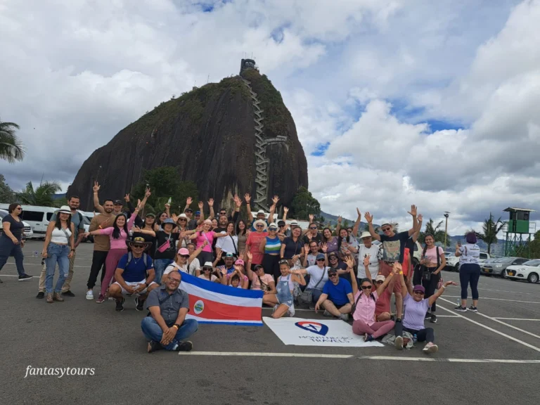 Tour A Guatapé Desde Medellín Con Visita A La Piedra El Peñón De Guatapé, ¡Atrévete y viajemos el martes 23 de diciembre de 2025!