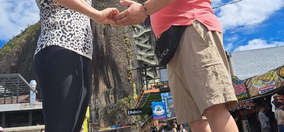 Tour A Guatapé Desde Medellín Con Visita A La Piedra El Peñón De Guatapé, ¡Disfrútalo este lunes 30 de marzo de 2026!