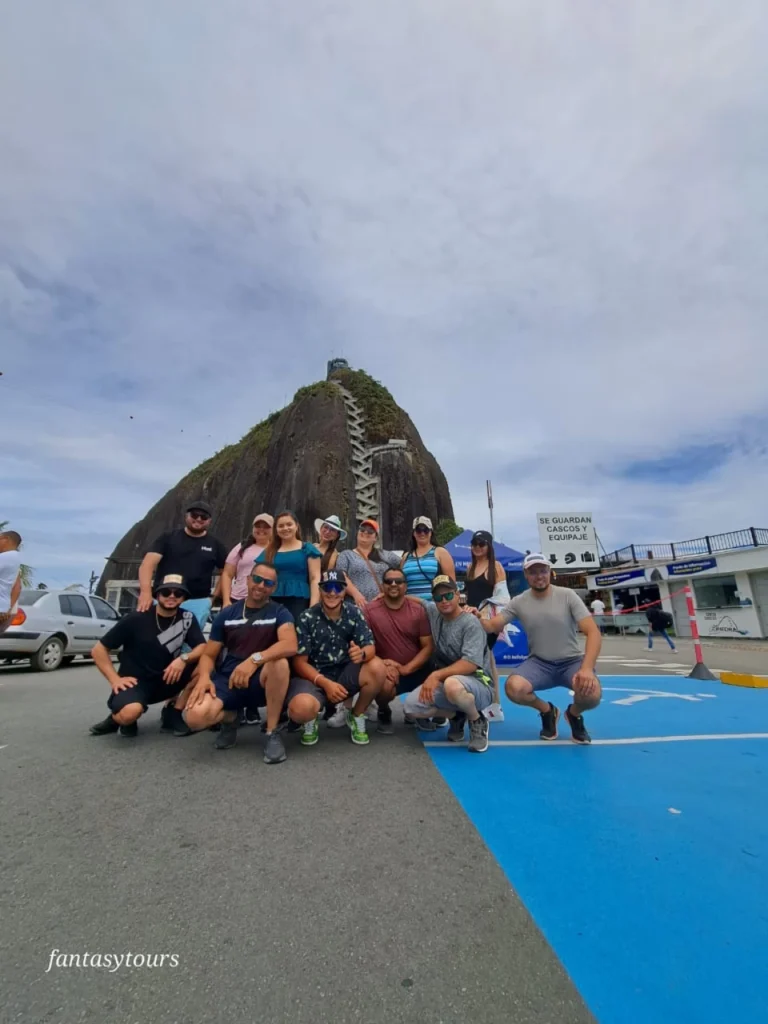 Tour A Guatapé Desde Medellín Con Visita A La Piedra El Peñón De Guatapé, ¡Comparte en familia el lunes 17 de noviembre de 2025!